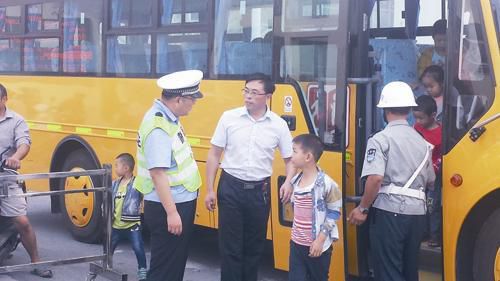 筑牢校車安全防線江蘇如皋市采取多部門聯動