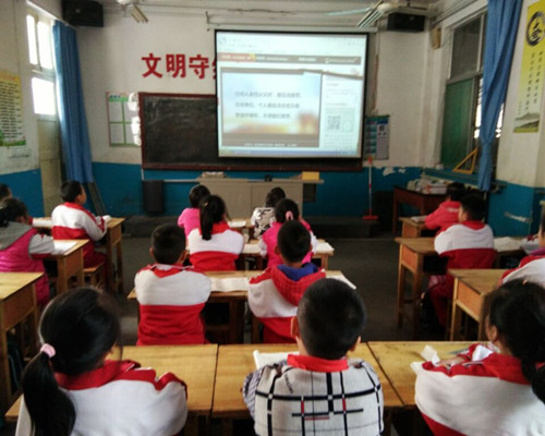 山東：火炬小學開展“校車安全”宣傳教育活動