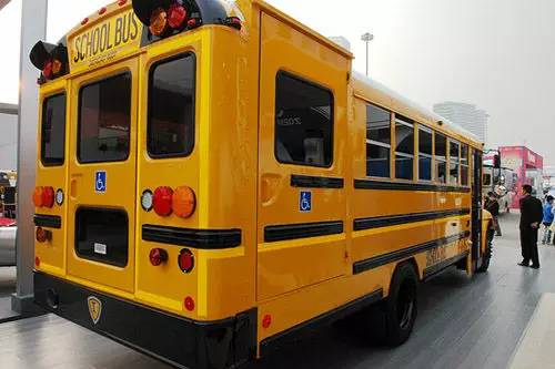 在美國，奧巴馬的座駕見到他，必須停車讓行！他到底是誰？