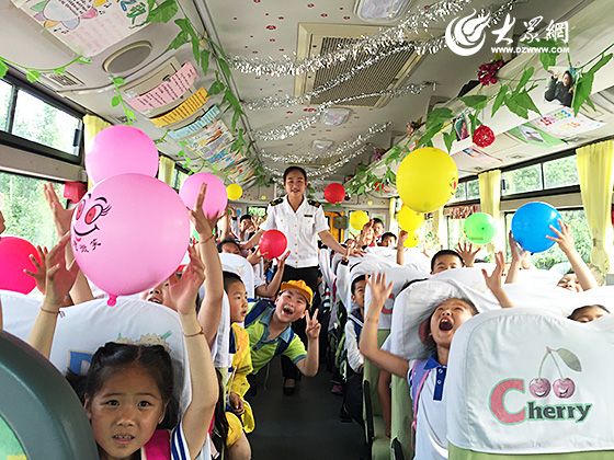 交運(yùn)溫馨校車伴學(xué)生歡度六一兒童節(jié)