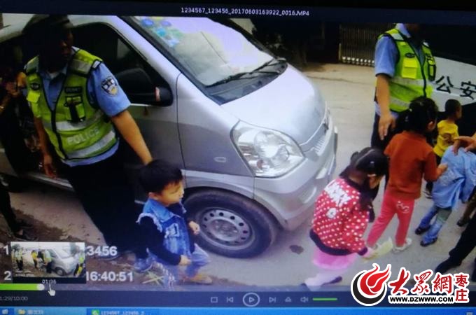 山東棗莊女司機開黑校車上路 核載8人竟塞20人