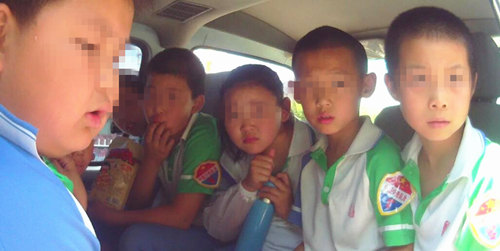 涿鹿交警查獲超員“校車”