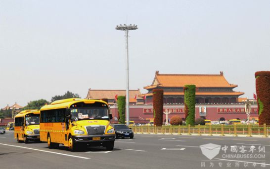 為畢業季添彩，加拿大國際學校再購百輛宇通校車