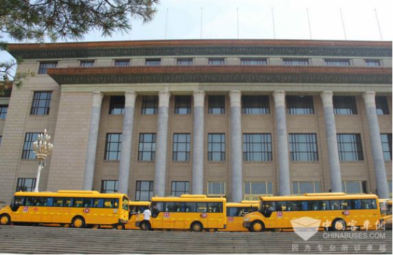 為畢業季添彩，加拿大國際學校再購百輛宇通校車