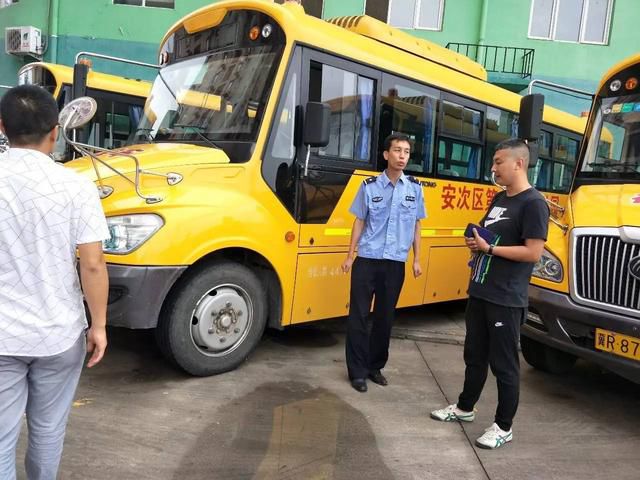 嚴查校車保安全，廊坊交警一直在路上！