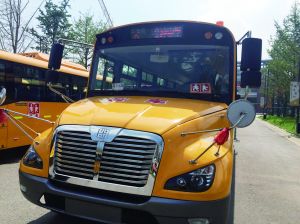 “長鼻王”校車來啦 化身“變形金剛”助力學(xué)生安全行