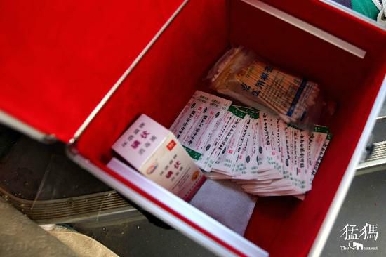 河南鄭州53家幼兒園小學校車排隊體檢 不合格要處罰