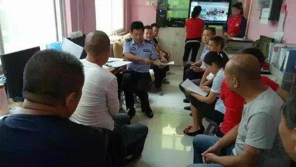 陜西漢濱交警大隊走進轄區各幼兒園開展秋季校車安全檢查