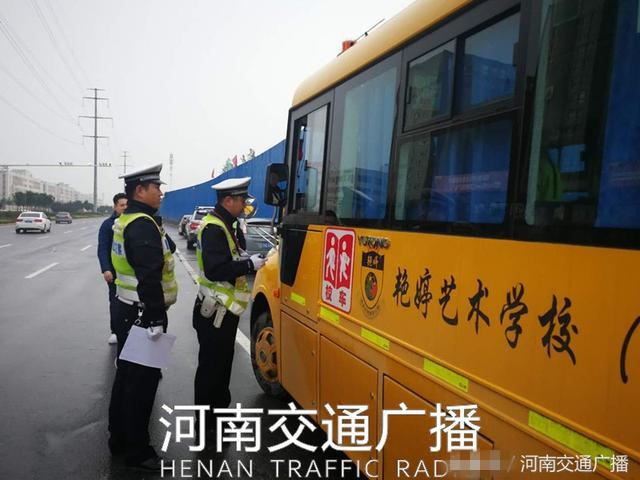 鄭州一幼兒園黑車接送孩子 司機無資質