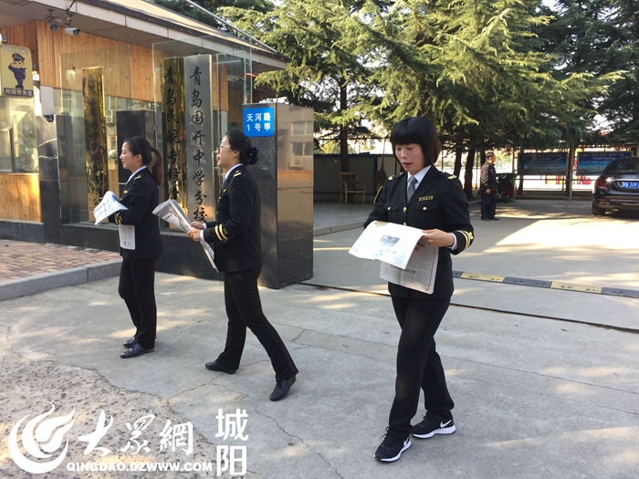溫馨校車開展“義賣新聞報”活動