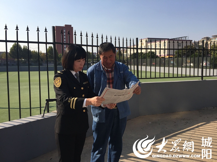 溫馨校車開展“義賣新聞報”活動