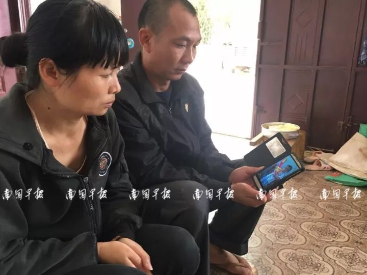 4歲男孩被校車撞上不幸身亡！出事時司機懷里竟抱著一個人……行車記錄儀還原現場！