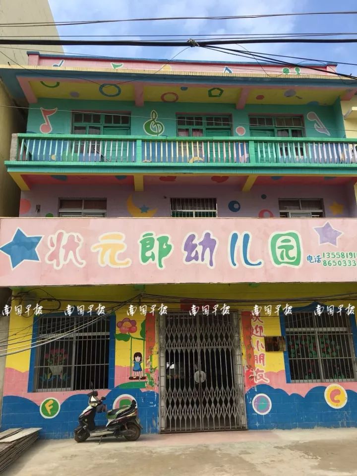 4歲男孩被校車撞上不幸身亡！出事時司機懷里竟抱著一個人……行車記錄儀還原現場！