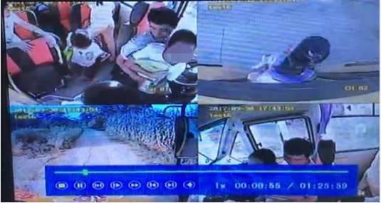4歲男孩被校車撞上不幸身亡！出事時司機懷里竟抱著一個人……行車記錄儀還原現場！