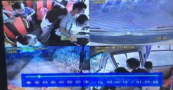 4歲男孩被校車撞上不幸身亡！出事時司機懷里竟抱著一個人……行車記錄儀還原現場！