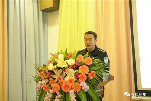 臥龍區教體局對校車安全工作使用培訓并現場操作示范