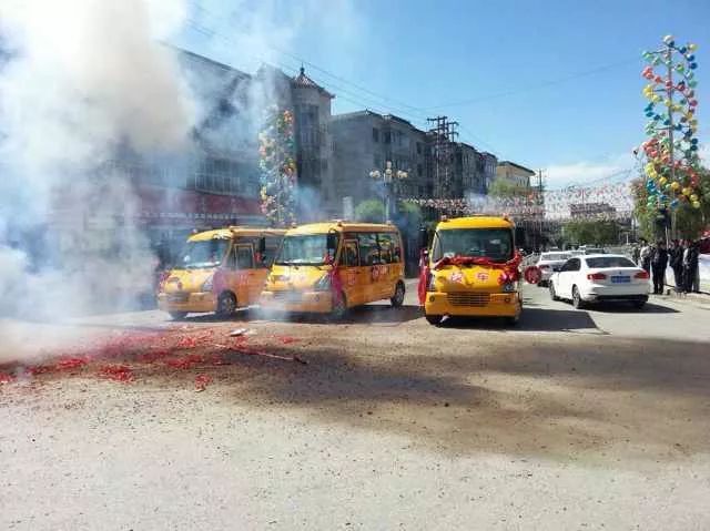 在農村，校車已不僅僅是校車