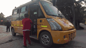 在農村，校車已不僅僅是校車