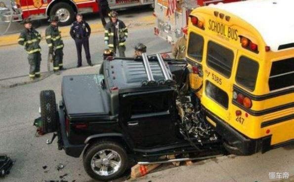 安全標準嚴格的美國校巴再次戰勝卡車 校車安全不容忽視