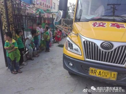 持C1證開校車還超員 河南一男子一次被記36分