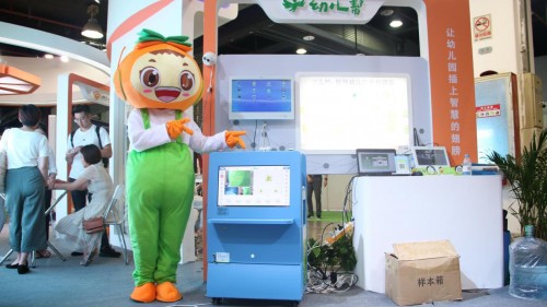 樂迪2018中國（上海）教育裝備展示：人臉識別校車考勤機