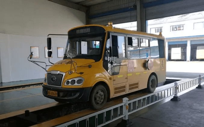 汽運修理廠為暑期校車“保駕護航”