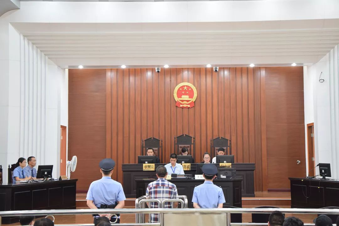 全市首例非法校車超載危險駕駛案開庭，鄭其文檢察長出庭公訴