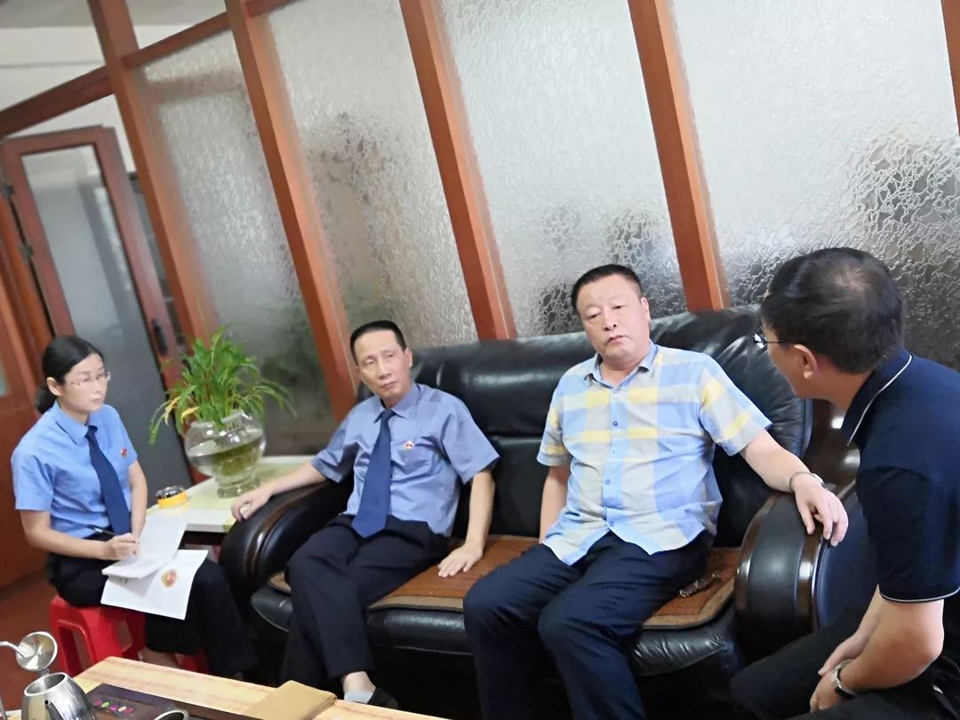 全市首例非法校車超載危險駕駛案開庭，鄭其文檢察長出庭公訴