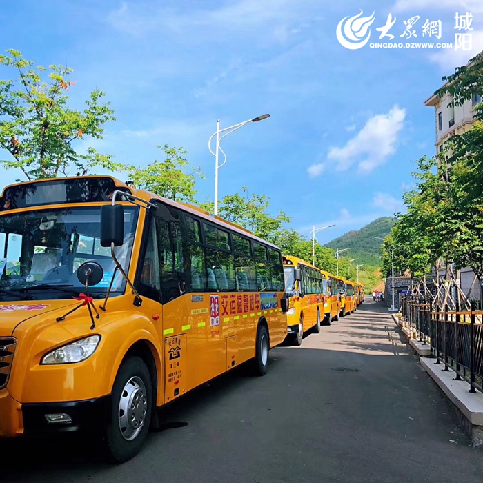 溫馨校車助力“哥德杯中國”交通保障 主題車廂盡顯中國文化魅力