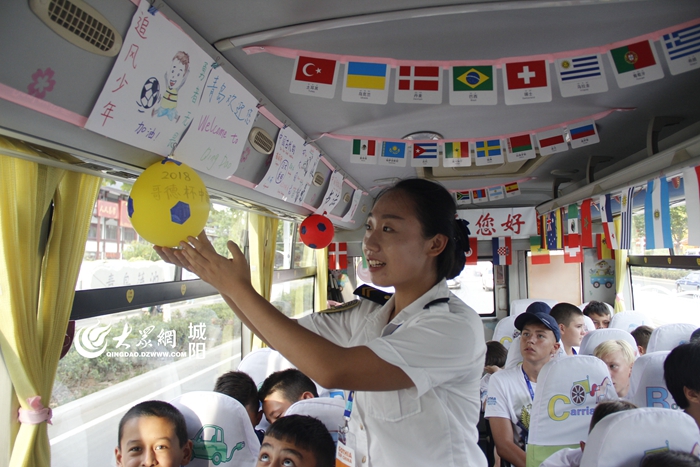 溫馨校車助力“哥德杯中國”交通保障 主題車廂盡顯中國文化魅力