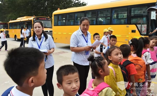 山東省：東營(yíng)“油地”攜手共建 中通智慧校車服務(wù)無(wú)憂