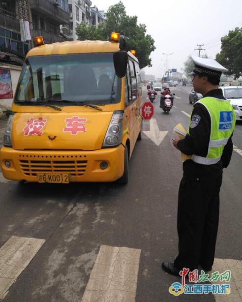 德安交警多舉措加強(qiáng)校車交通安全管理工作打造學(xué)生出行“平安路”