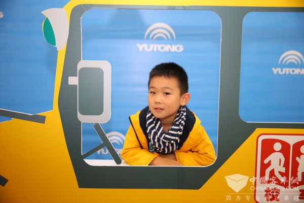 以安全品質占領教育高地 宇通“神奇校車”進京城