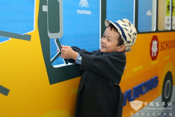 以安全品質占領教育高地 宇通“神奇校車”進京城