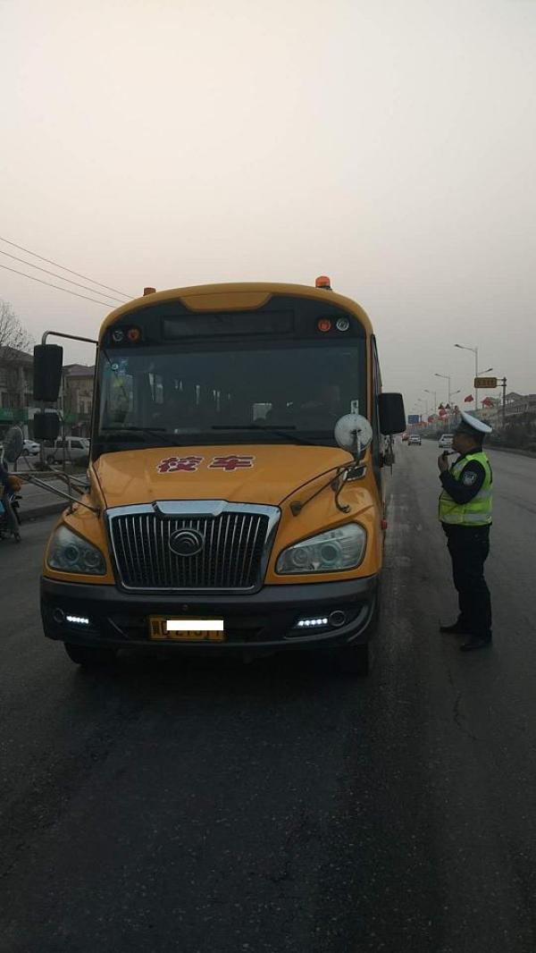 冀南新區交警全面開展校車專項治理