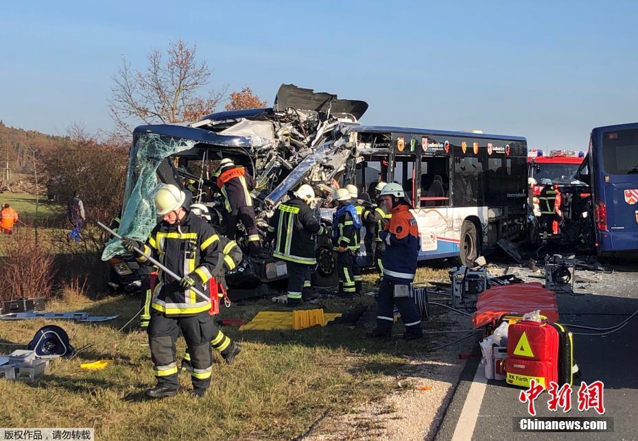 德國兩輛校車迎面相撞 導致約40人受傷5人傷勢嚴重