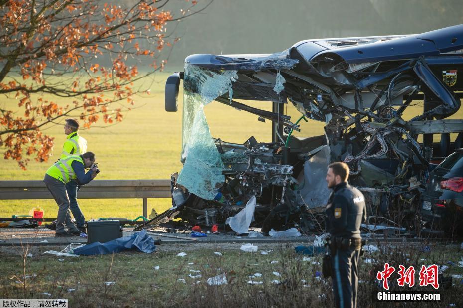 德國兩輛校車迎面相撞 導致約40人受傷5人傷勢嚴重