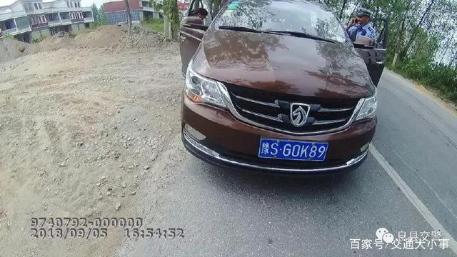 典型黑校車：核載8人，實(shí)載30人，其中28人為幼兒