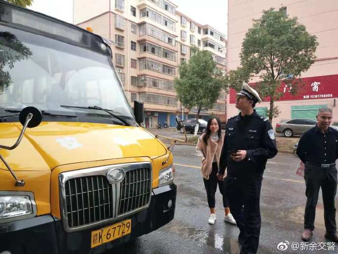 新余交警高新大隊民警組織轄區幼兒園開展校車安全檢查活動