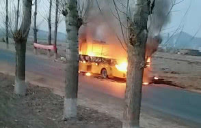 朝陽一校車起火 車燒報廢 孩子們都沒事