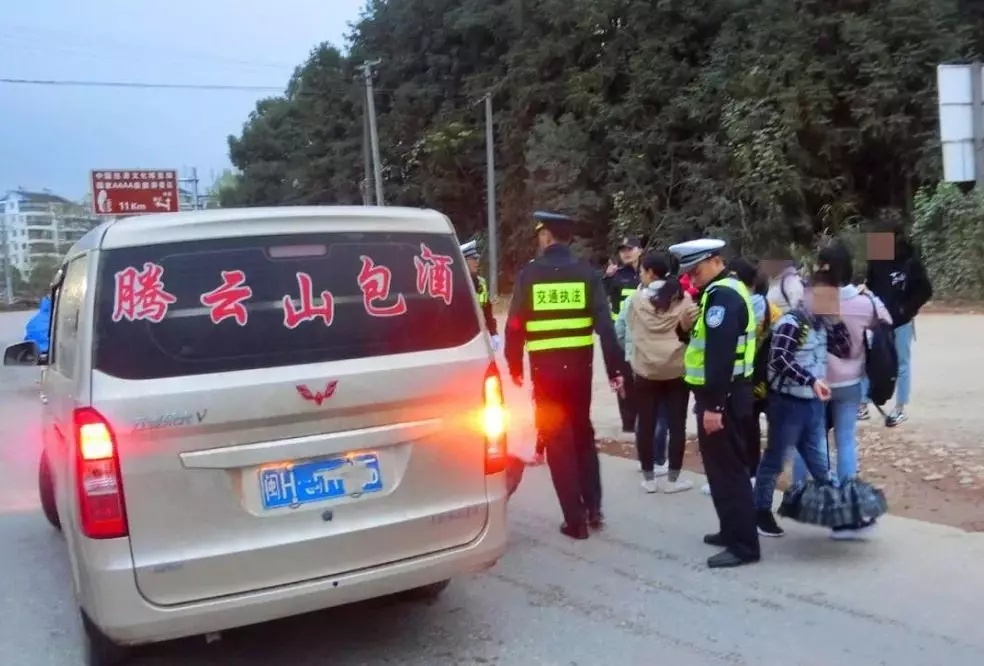 浦城交警嚴查非法營運“黑校車” 保障學習出行安全