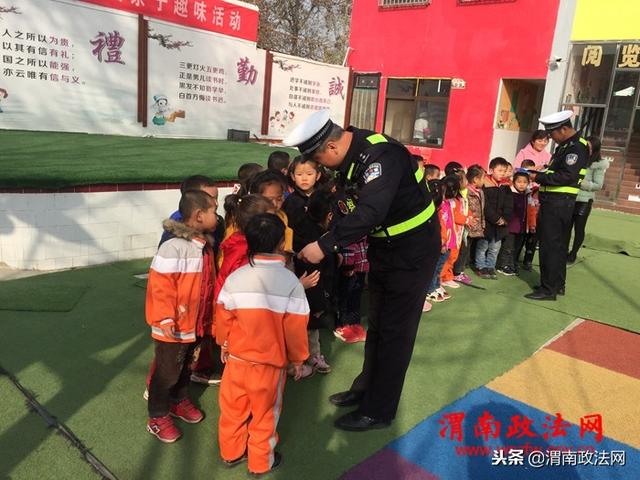 華陰交警大隊羅夫中隊與華西中心校對轄區校車開展聯合檢查（圖）