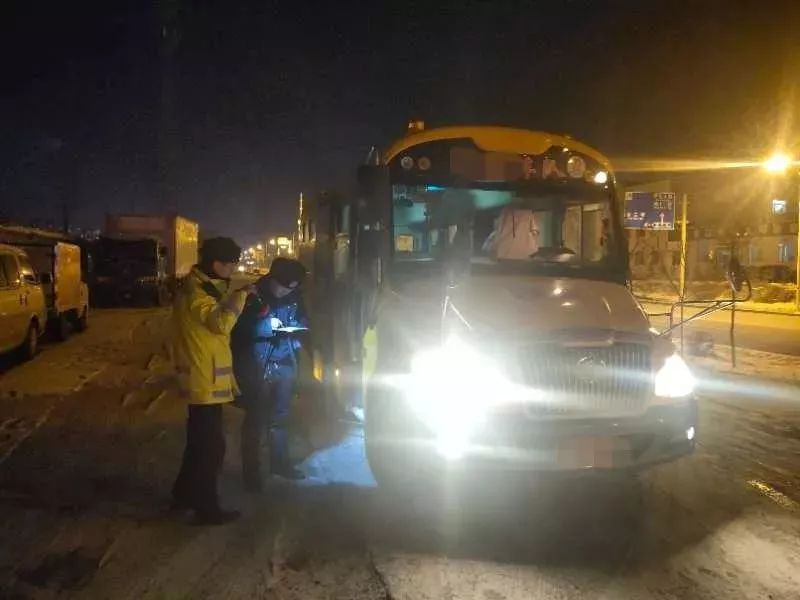 重罰！黑龍江省一男子偽造駕照開校車，罰3萬元、行拘10日、記12分