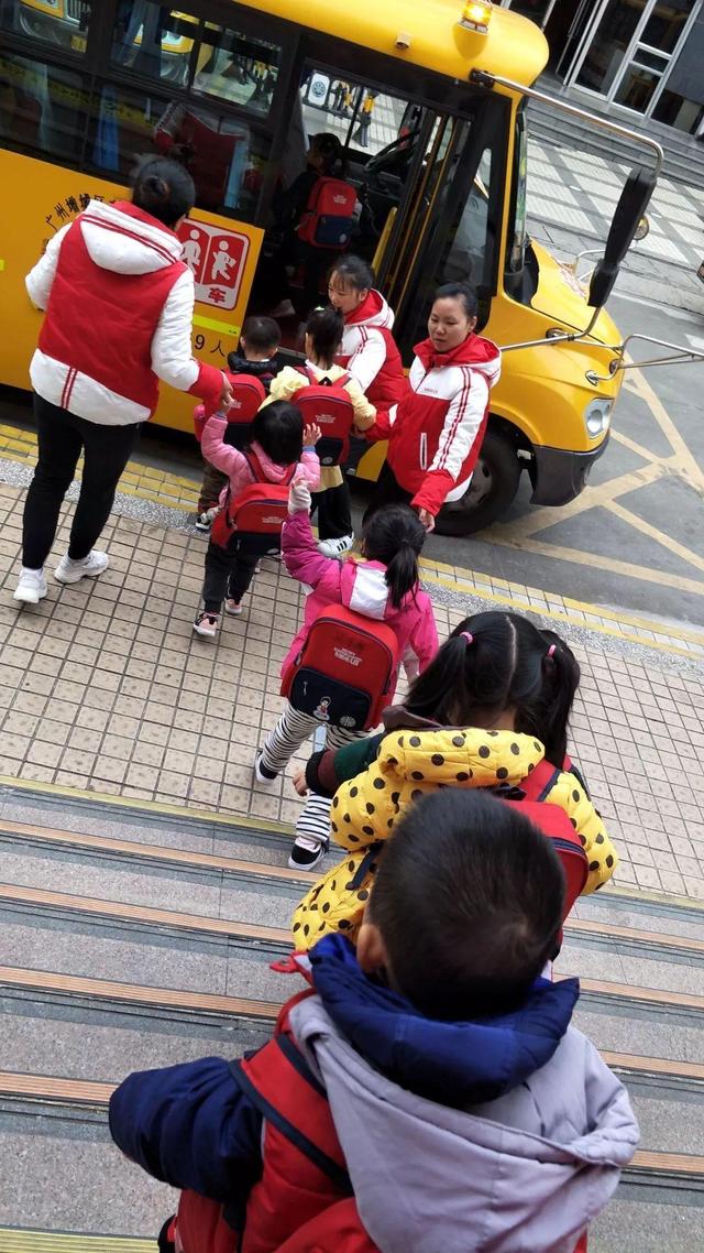 安全與我同行——記我園校車安全演練