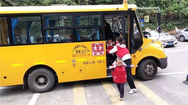 安全與我同行——記我園校車安全演練