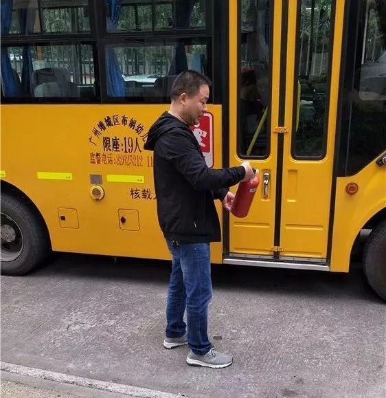 安全與我同行——記我園校車安全演練