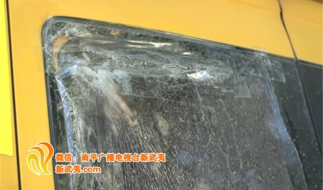 南平一幼兒園校車被砸  查看監控發現……