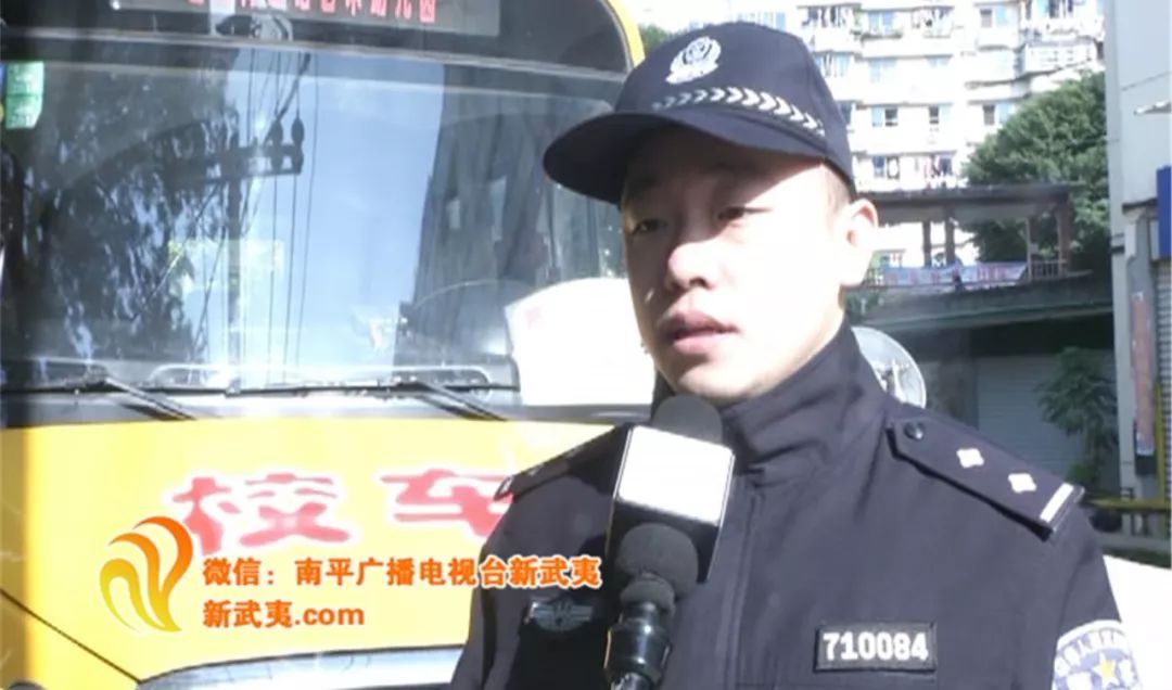 南平一幼兒園校車被砸  查看監控發現……