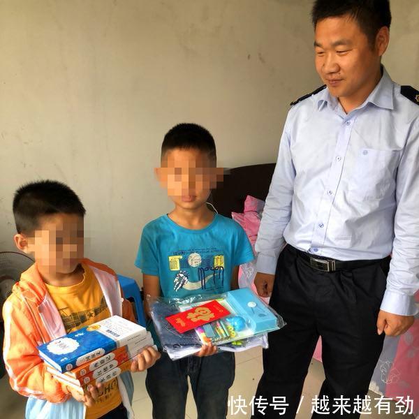 元旦后首個工作日，南京校車司機(jī)再次為貧困學(xué)生送上愛心