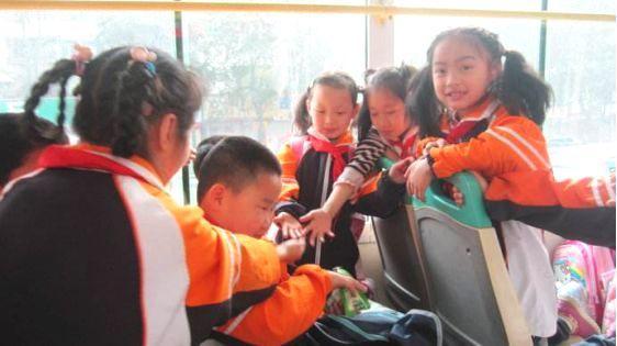 校車安全知識(shí)，小朋友乘坐校車要注意什么？